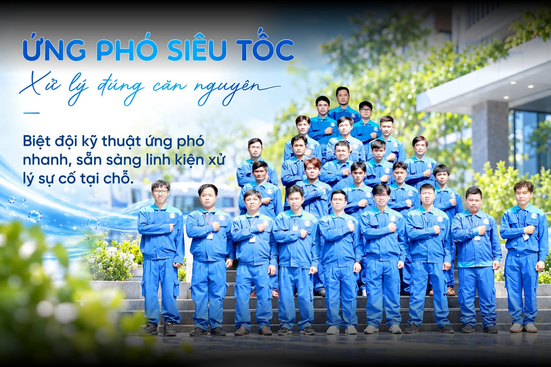 Đội ngũ kỹ thuật viên Thế Giới Lọc Tổng trong đồng phục xanh