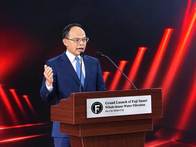 Ông Lê Văn Như Hải thuyết trình về giải pháp lọc tổng Fuji Smart
