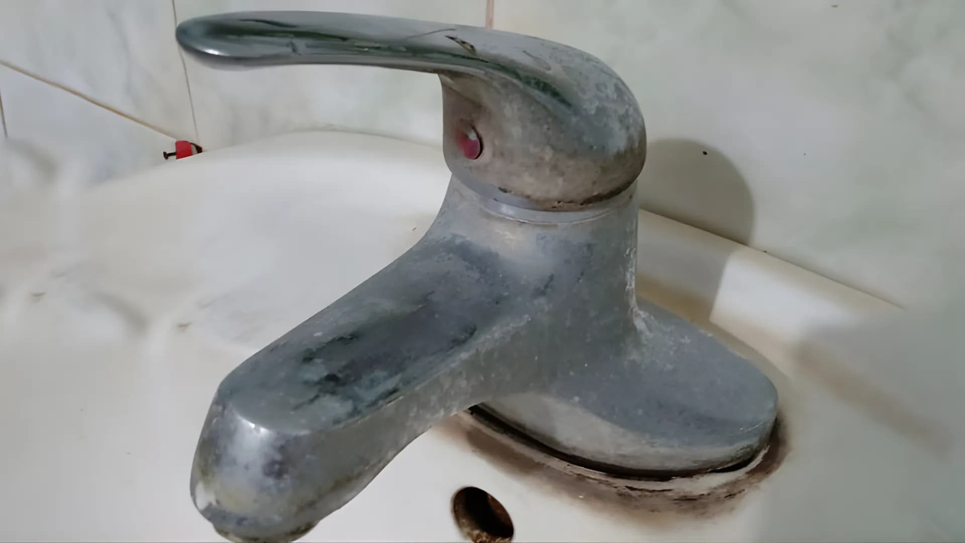 Nước có màu gây lên nhiều tác hại đến sức khỏe