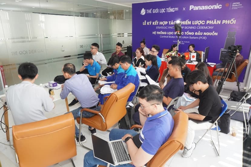 Buổi đào tạo có sự tham gia của nhân sự Thế Giới Lọc Tổng đến từ nhiều phòng ban: Từ đội ngũ kỹ thuật, tiếp thị, bán hàng,... nhằm giúp đội ngũ hiểu rõ về sản phẩm.