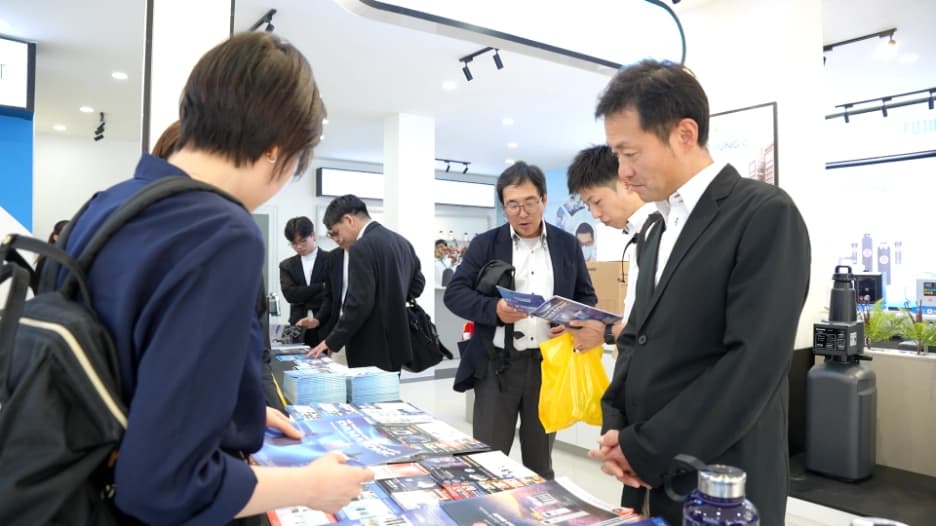 Các đại diện tập đoàn Panasonic đã có buổi tham quan và trải nghiệm tại Flagship Showroom Thế Giới Lọc Tổng