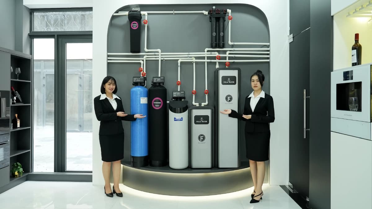 Hình ảnh đội ngũ tư vấn viên tại Showroom Thế Giới Lọc Tổng Hiệp Bình