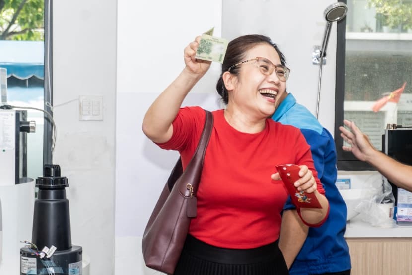 Buổi khai xuân diễn ra thành công với muôn vàn cảm xúc vỡ òa khi bóc lì xì bí mật