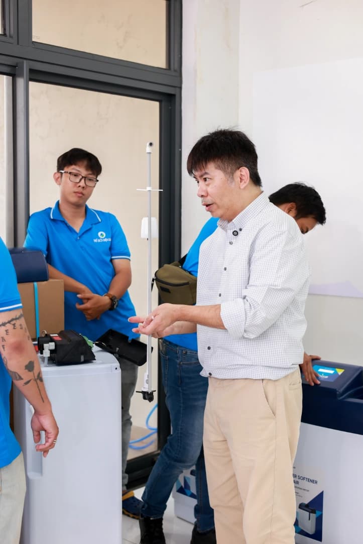 Đội ngũ kỹ thuật được chuyên gia hướng dẫn cách đánh giá chất lượng nước đầu vào, từ đó thiết kế hệ thống lọc tổng Pentair phù hợp