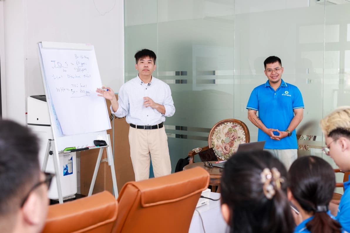 Chuyên gia hơn 20 năm kinh nghiệm đến từ Pentair Châu Á đào tạo chuyên sâu cho Thế Giới Lọc Tổng về hệ thống lọc tổng Pentair