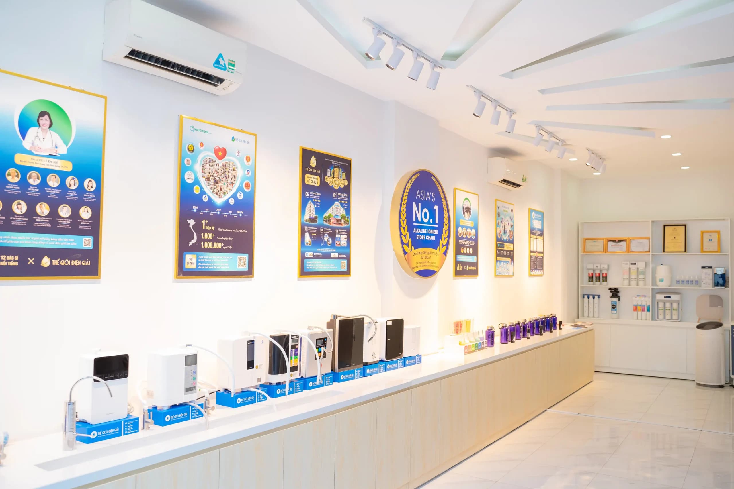 Không gian trưng bày máy lọc nước iON kiềm tại Premium Showroom Thế Giới Lọc Tổng Thủ Dầu Một