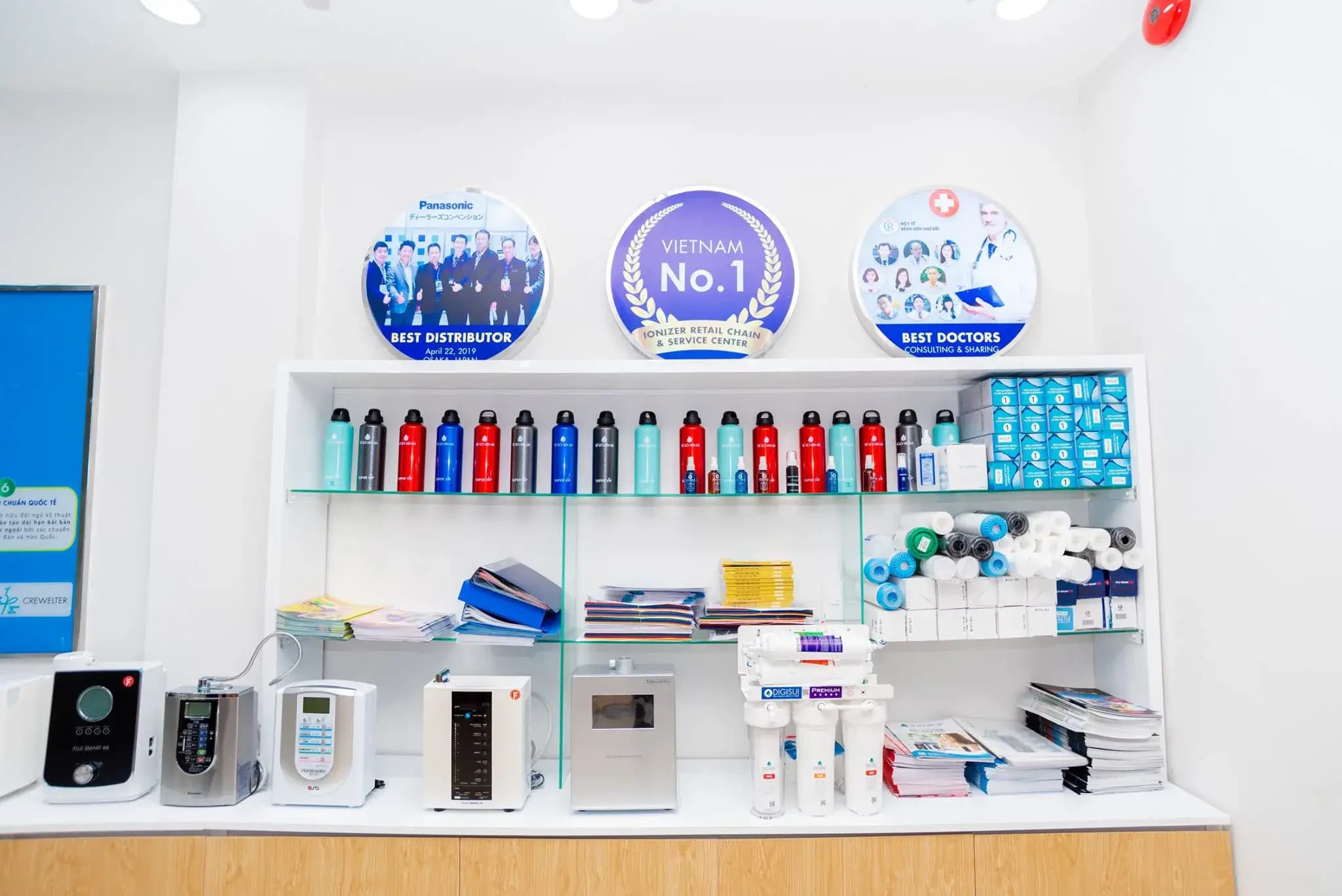 Hình ảnh khu vực trải nghiệm nước ion kiềm tại Showroom Thế Giới Lọc Tổng Đà Nẵng