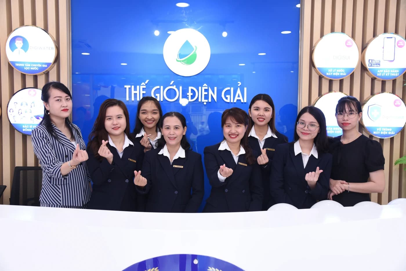 Hình ảnh đội ngũ tư vấn viên của Thế Giới Lọc Tổng Lý Chính Thắng